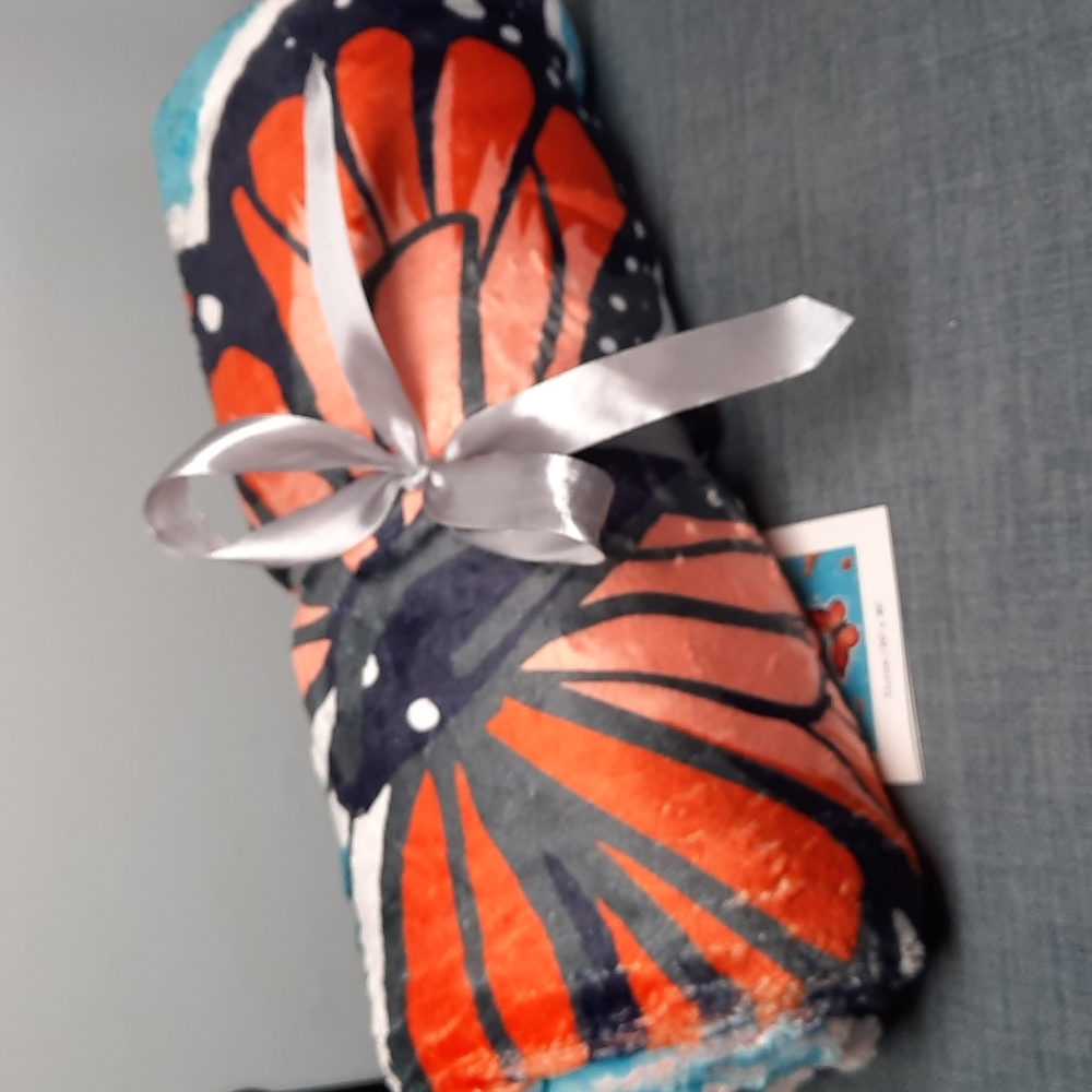 Throw Blanket Fuzzy Soft Monarch Butterfly Butterflies Beautiful Blue Orange NWT